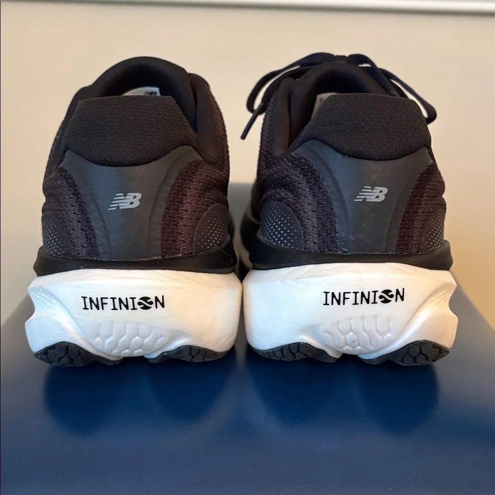 New Balance 1080 v15, size 9 - Picture 3 of 12